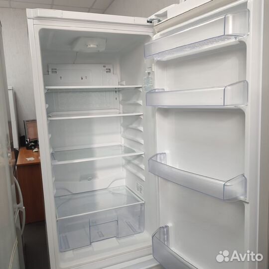Узкий холодильник б/у Beko