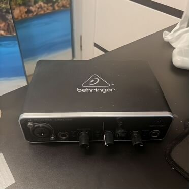 Звуковая карта behringer umc22