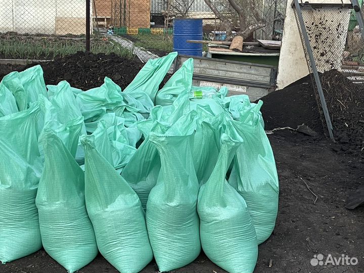 Перегной и чернозем в мешках