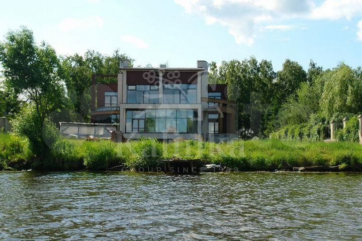 Дом 1000 м² на участке 30 сот.