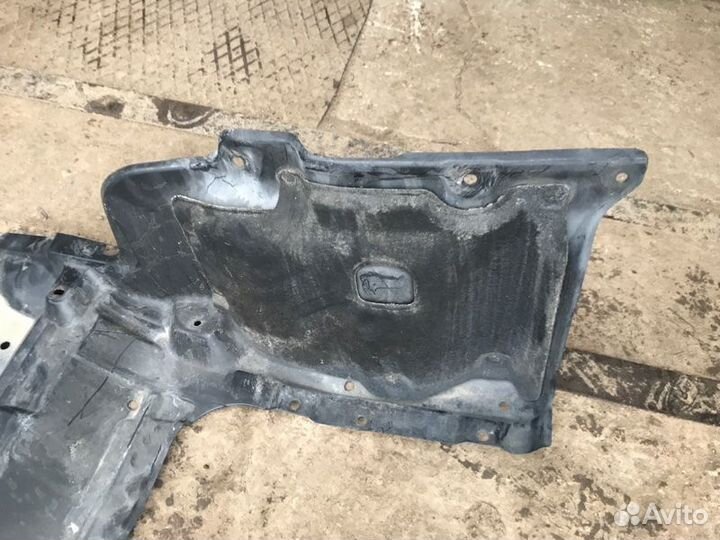 Защита двигателя прав. перед. Toyota Avensis