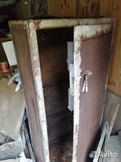 Оружейный сейф на 5+ стволов