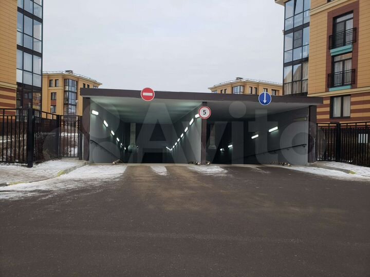 Машиноместо, 13 м²