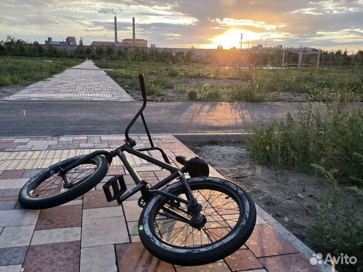 Трюковой велосипед BMX