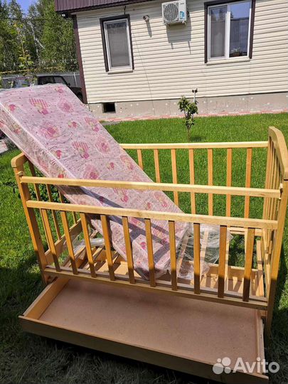 Детская кроватка