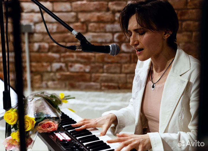 Уроки игры на пианино, гитаре