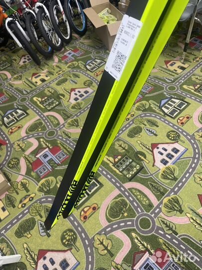 Беговые лыжи юниорские классика Fischer, Atomic