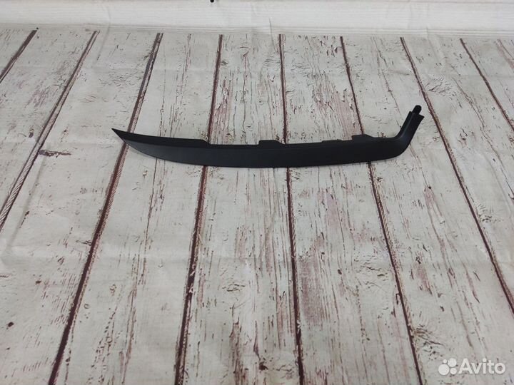 Новая Накладка фары правой (ресничка) Sandero 2