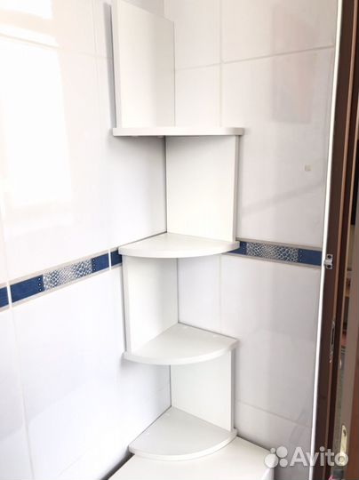 Угловая полка в идеальном состоянии