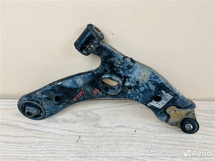 Рычаг подвески передний правый Toyota Corolla