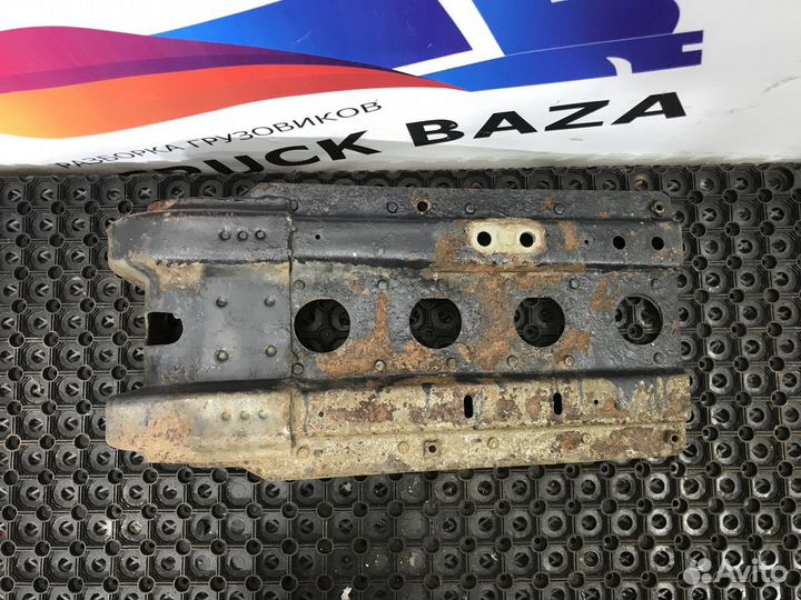 Кронштейн крыла переднего