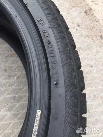 Bridgestone Blizzak VRX 215/45 R17 87S