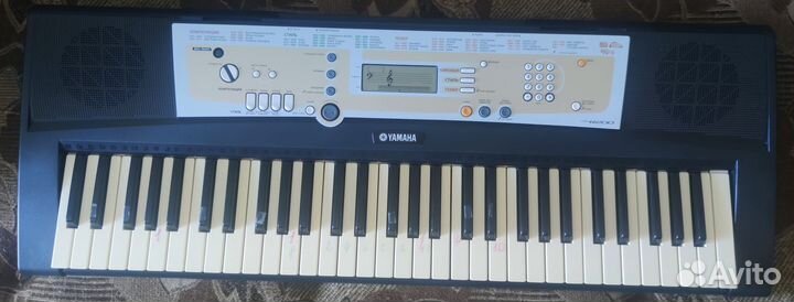 Продам синтезатор yamaha psr r200