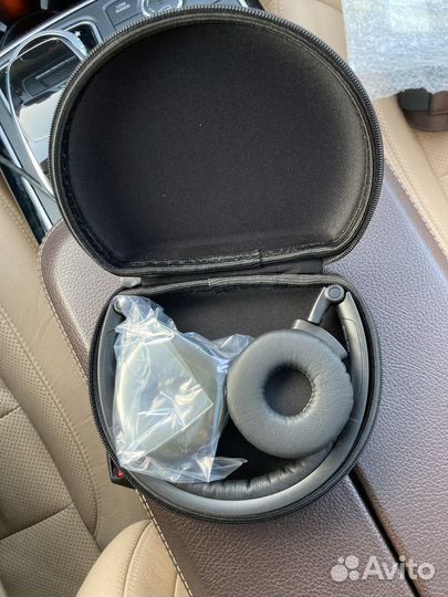 Наушники Mercedes