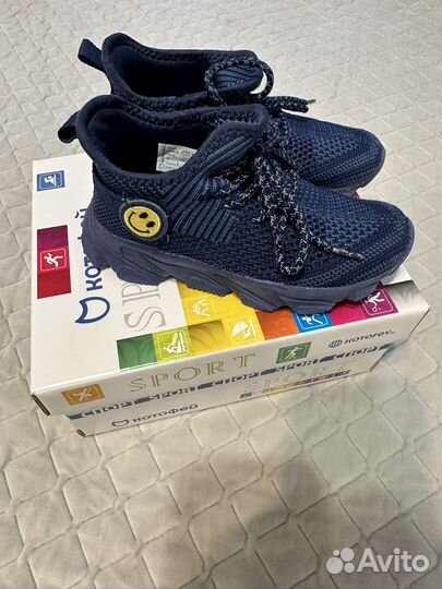 Кроссовки котофей 28