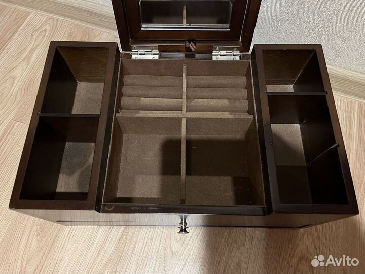 Деревянная шкатулка для украшений/косметики