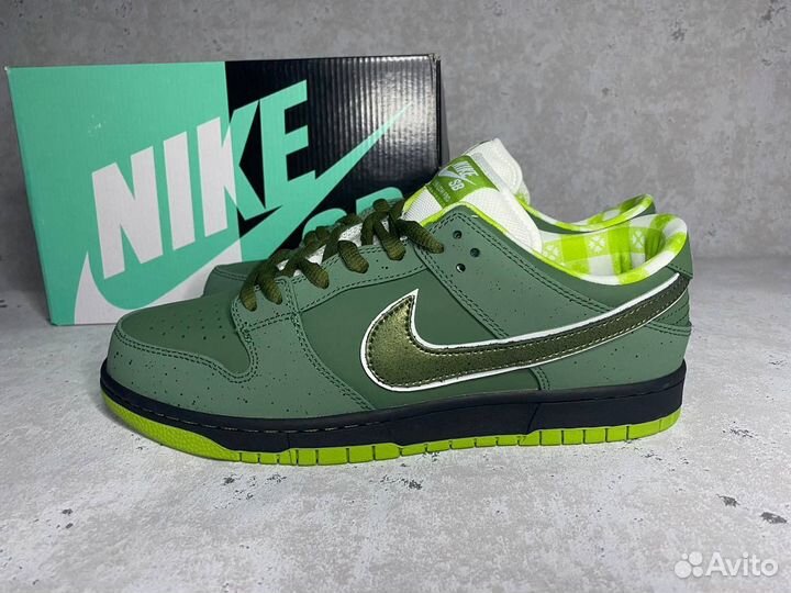 Nike dunk low green lobster