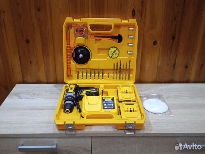 Шуруповерт Девольт 36v ударный с набором новый