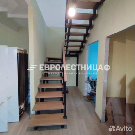 Лестница в дом на второй этаж