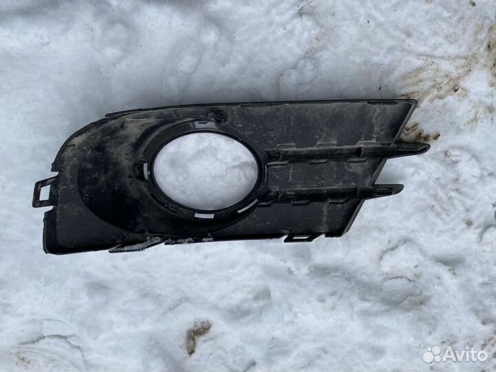 Volkswagen Tiguan решётка на противотуманку правая