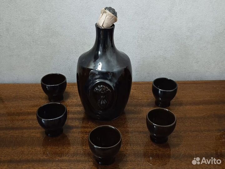 Глиняный кувшин для вина