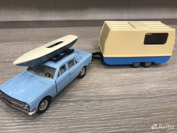 Модель СССР 1:43 Волга с прицепом