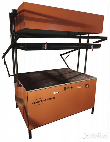 Вакуумно-формовочный станок