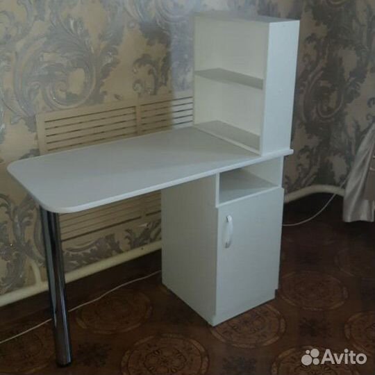 Стол маникюрный складной