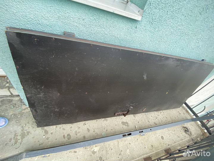 Входная железная дверь