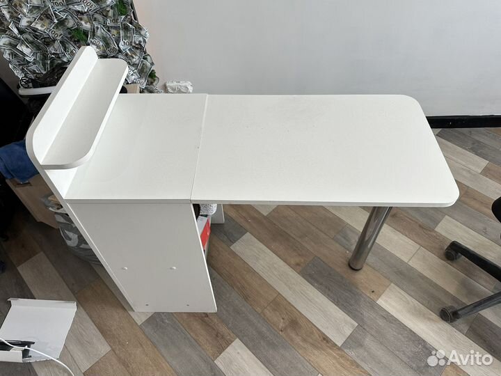 Маникюрный стол складной