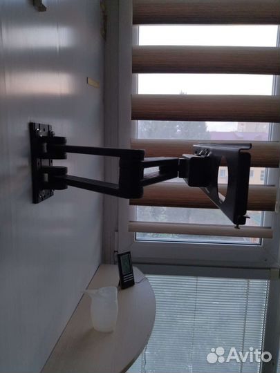 Кронштейн поворотныый для телевизора на стену