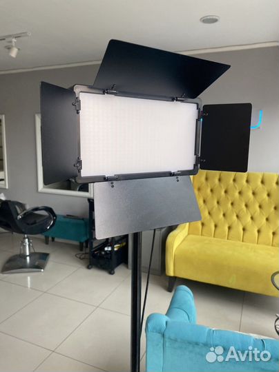 Видеосвет плюс аккумуляторы к нему