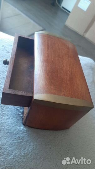 Деревянная шкатулка