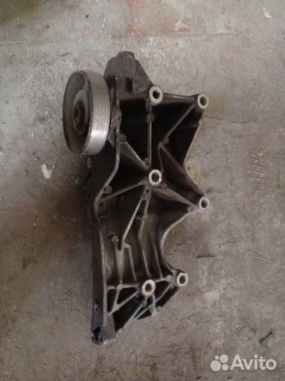 Кронштейн генератора Volkswagen Passat B5