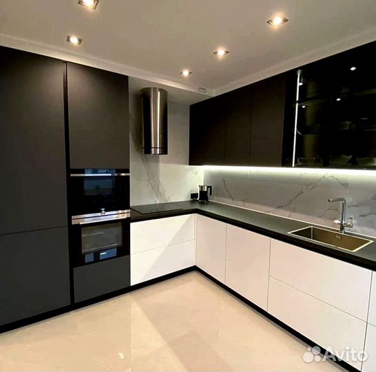 Кухонный гарнитур в современном стиле на заказ