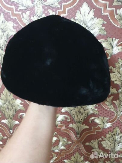 Берет женский зимний мутон