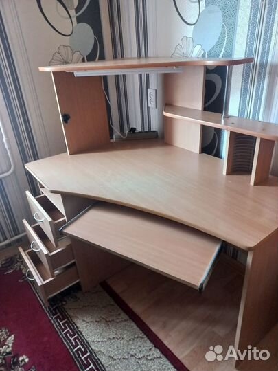 Компьютерный стол