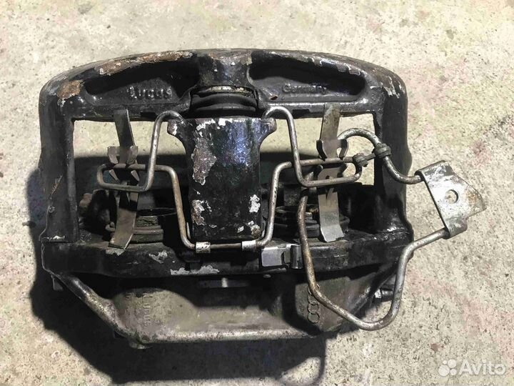 Суппорт передний левый Audi S8 D2