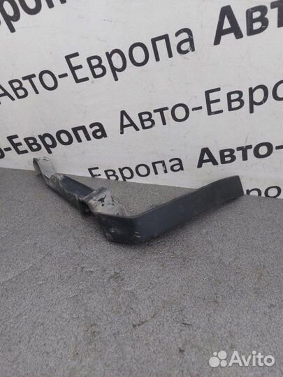 Брызговик передний левый Land Rover Range Rover