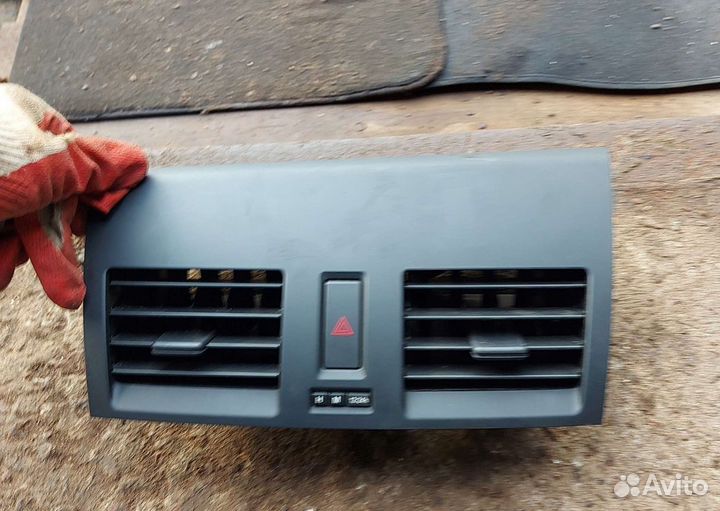 Воздуховоды, кнопка аварийки Мазда 3 bl