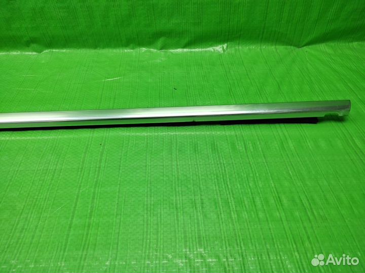 Молдинг стекла п/л двери Touareg/Cayenne 02-10