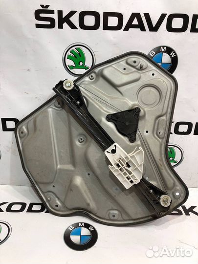 Щит стеклоподъёмника задний правый Skoda Octavia