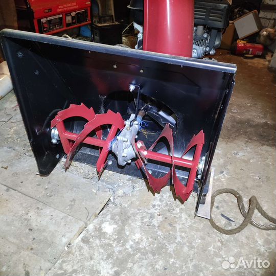 Снегоуборщик бензиновый