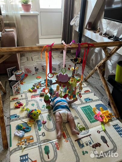 Деревянная стойка-тренажер Монтессори