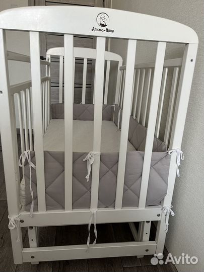 Детская кроватка с поперечным маятником