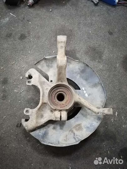 Поворотный кулак правый Volkswagen Golf 2