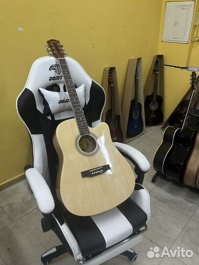 Акустическая гитара