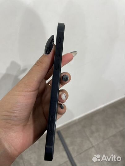 Телефон iPhone 12