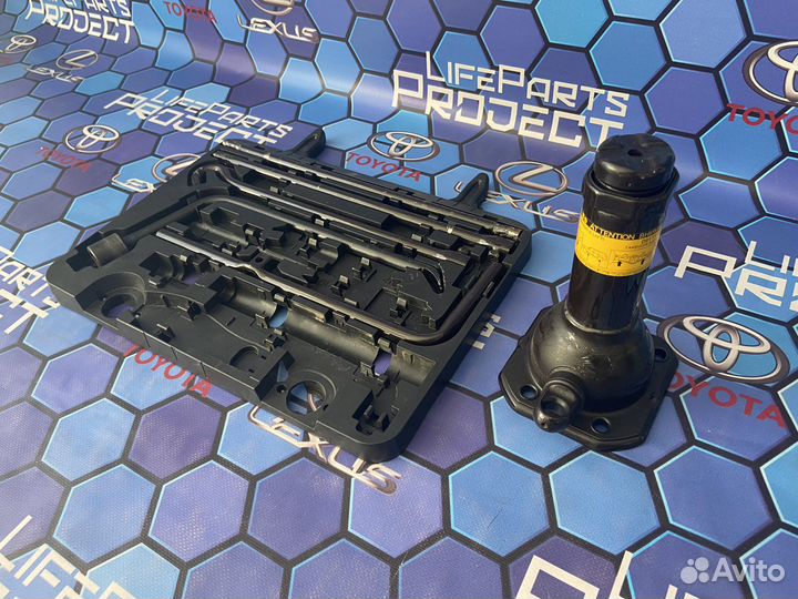 Домкрат+набор инструментов Toyota LC 150