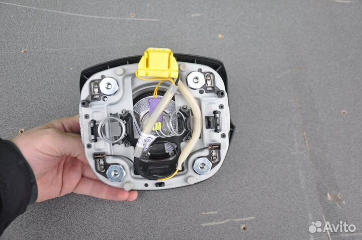 Подушка безопасности в руль передняя Skoda Octavia